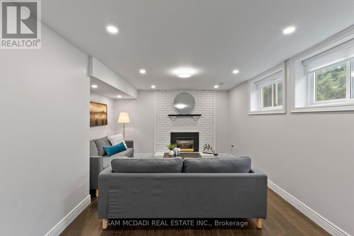 Property Photo:  7209 Fayette Circle  ON L5N 1Y5 