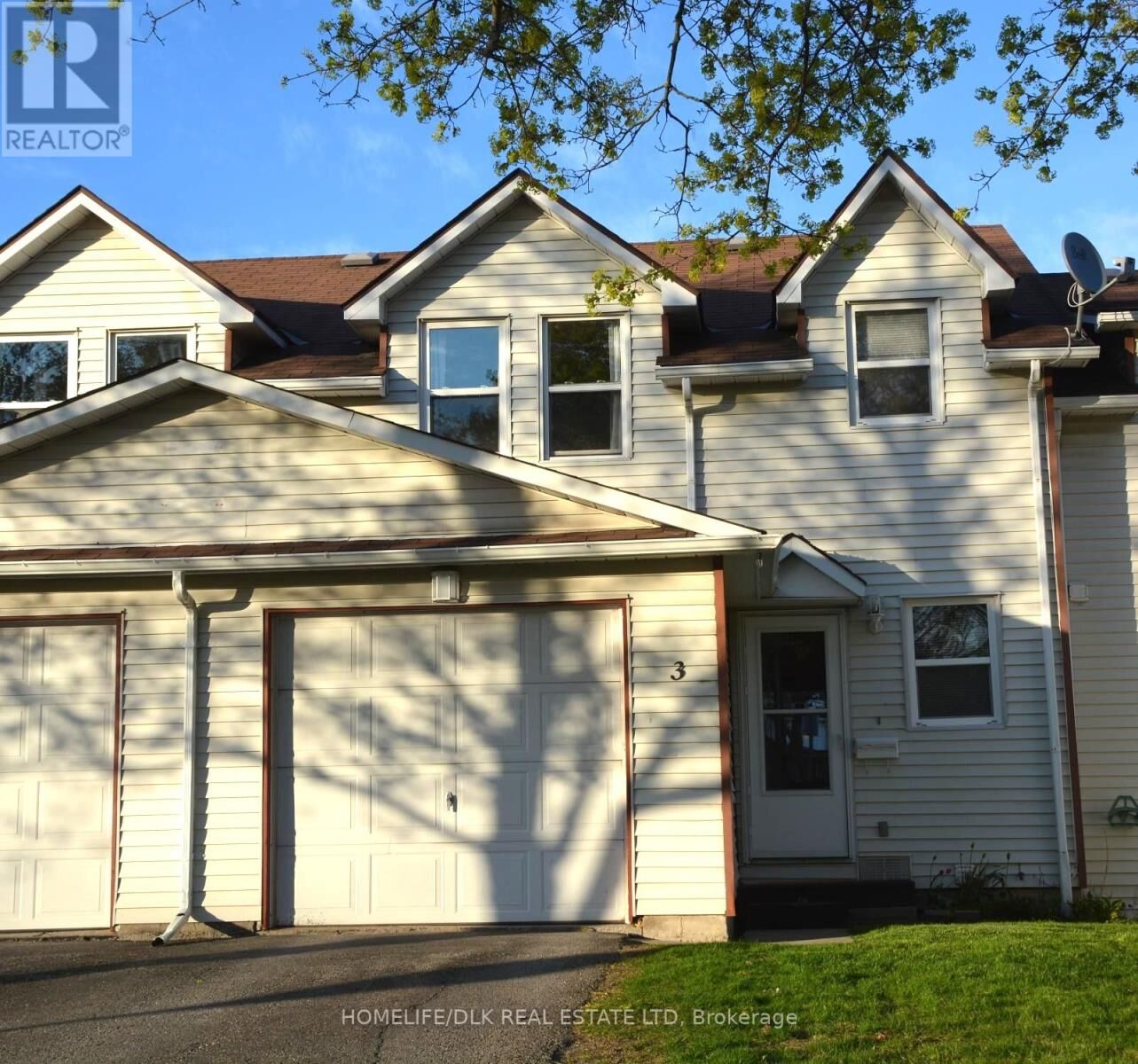 Property Photo:  27 Aldershot Avenue East 3  ON K6V 2P7 