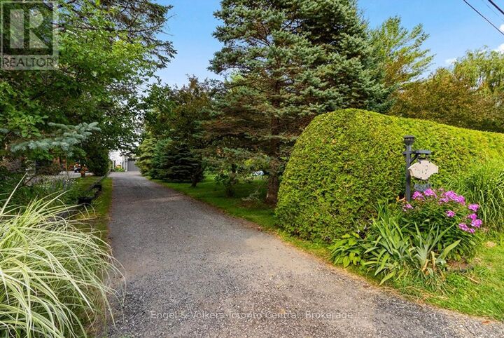 Property Photo:  19 Georgian Manor Drive  ON L9Y 3Z1 