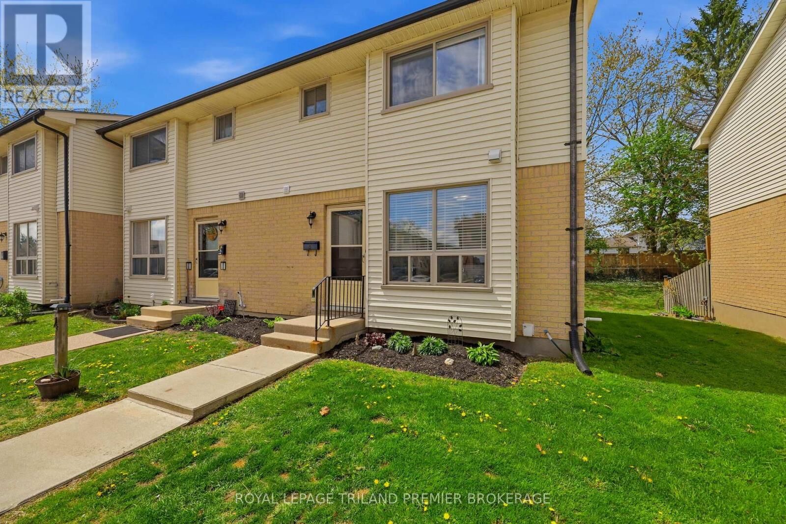 Property Photo:  135 Belmont Drive 4  ON N6J 4J3 