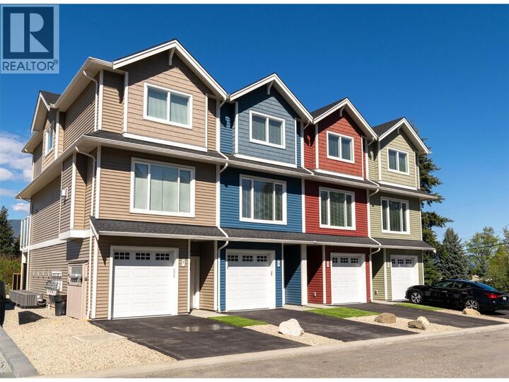 Property Photo:  1910 11 Avenue Northeast 3  BC V1E 2V5 