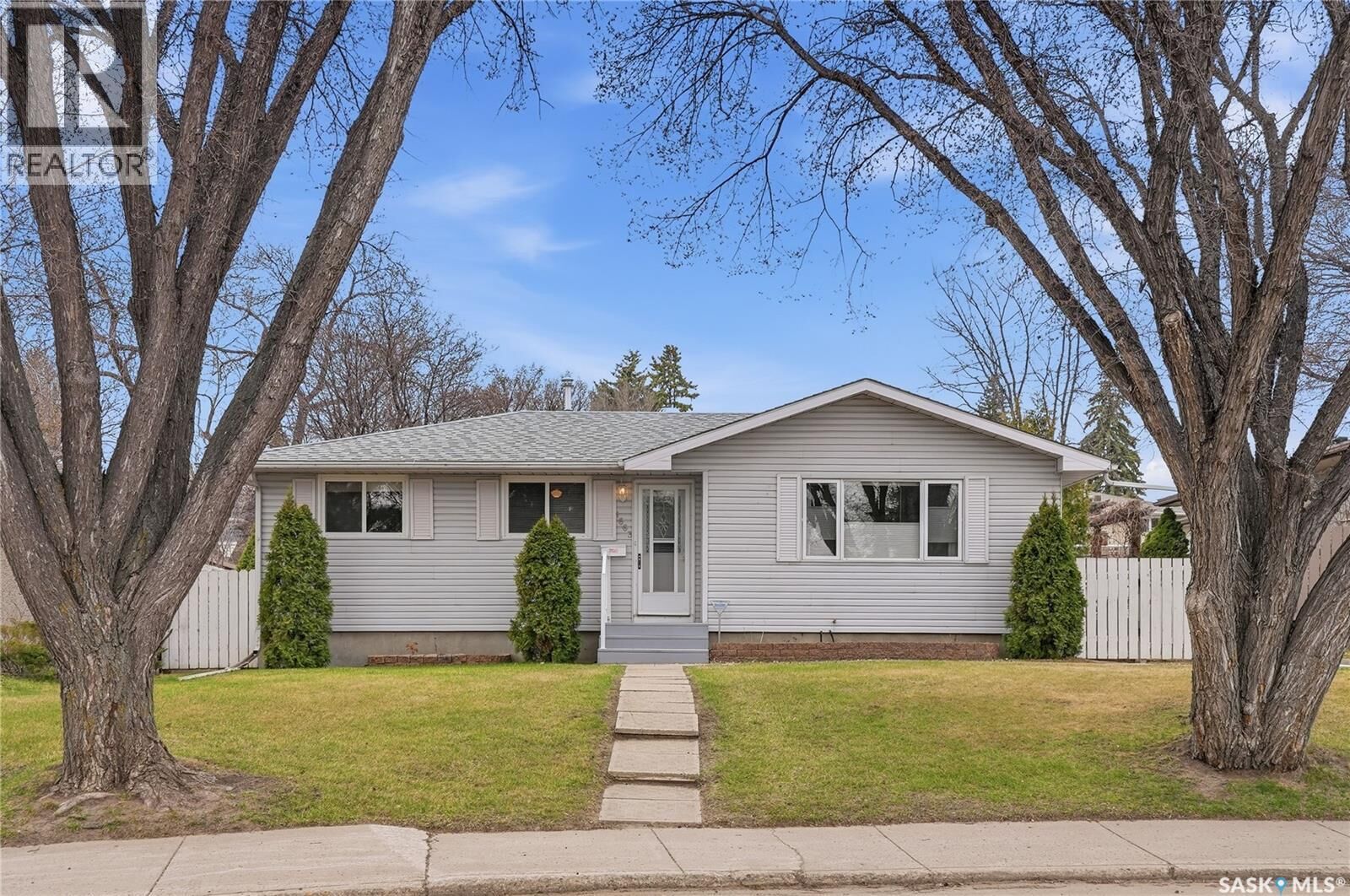 Property Photo:  1663 Alexandra Avenue  SK S7K 3C4 