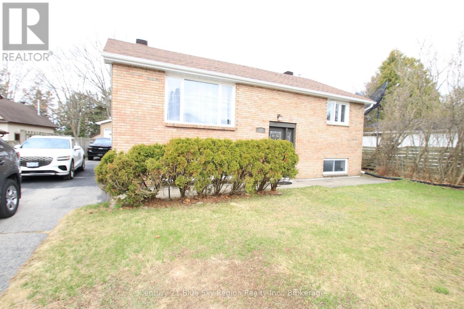 Property Photo:  127 Bennett Street  ON P1B 8X5 