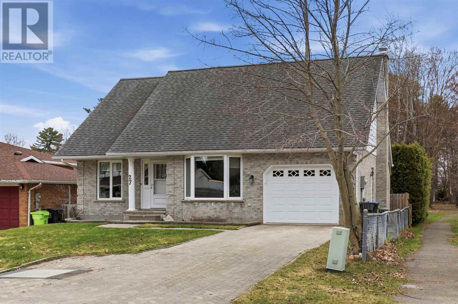 Property Photo:  27 Golf Range Cres  ON P6A 6A4 