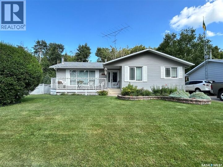 Property Photo:  501 4th Street E  SK S0E 1E0 