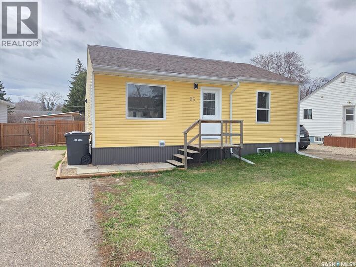 Property Photo:  25 Rhodes Street  SK S0C 2H0 