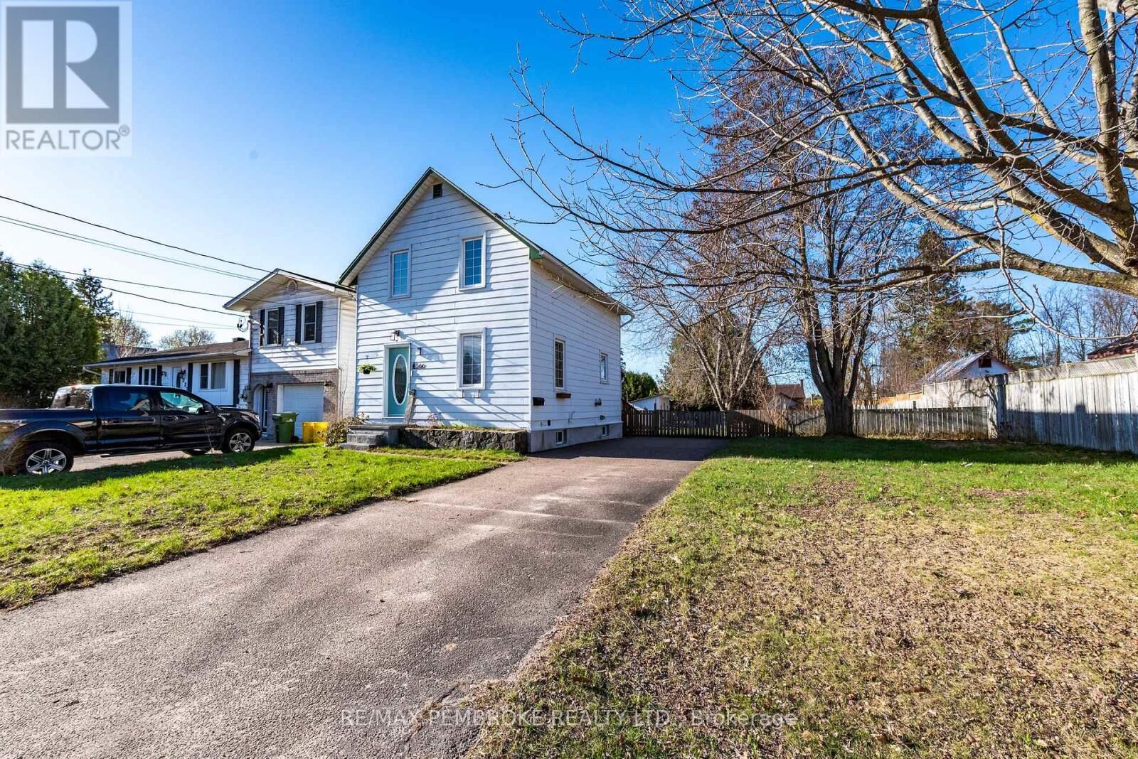 Property Photo:  566 Perth Street  ON K8A 6B6 