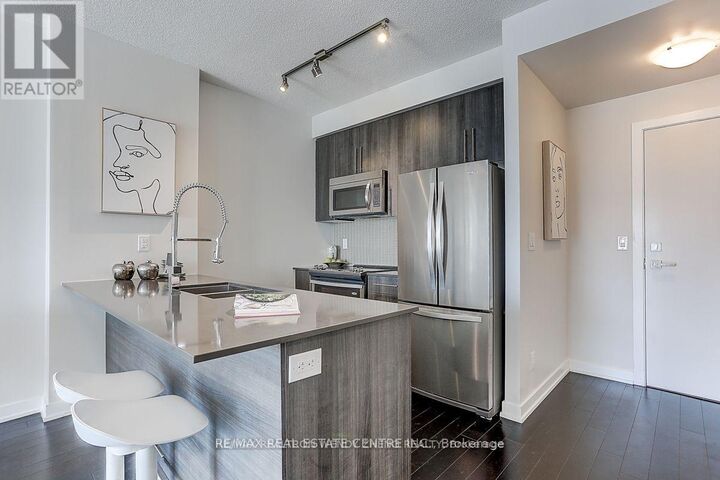 Property Photo:  510 Curran Place 1208  ON L5B 0J8 