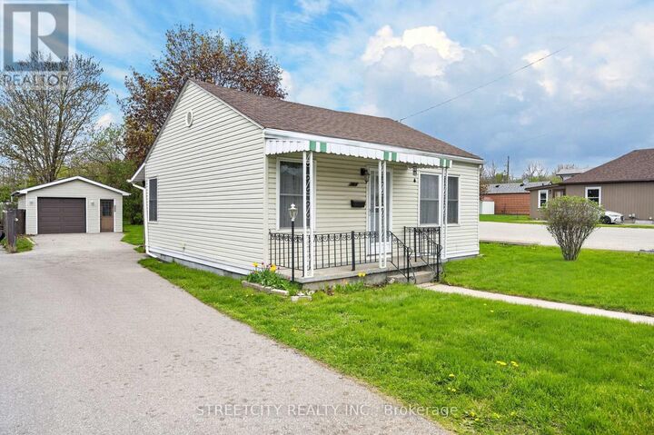 Property Photo:  384 Brock Street North  ON N3S 5Y7 