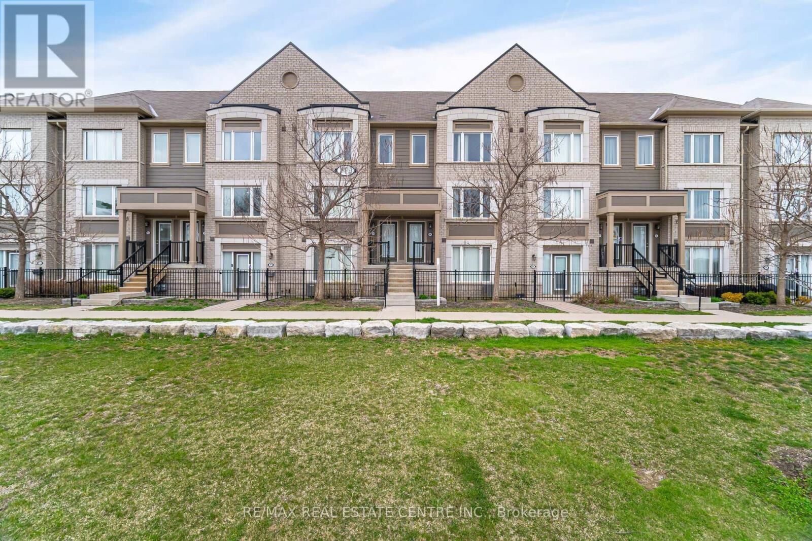 Property Photo:  1 Beckenrose Court 99  ON L6Y 6G2 
