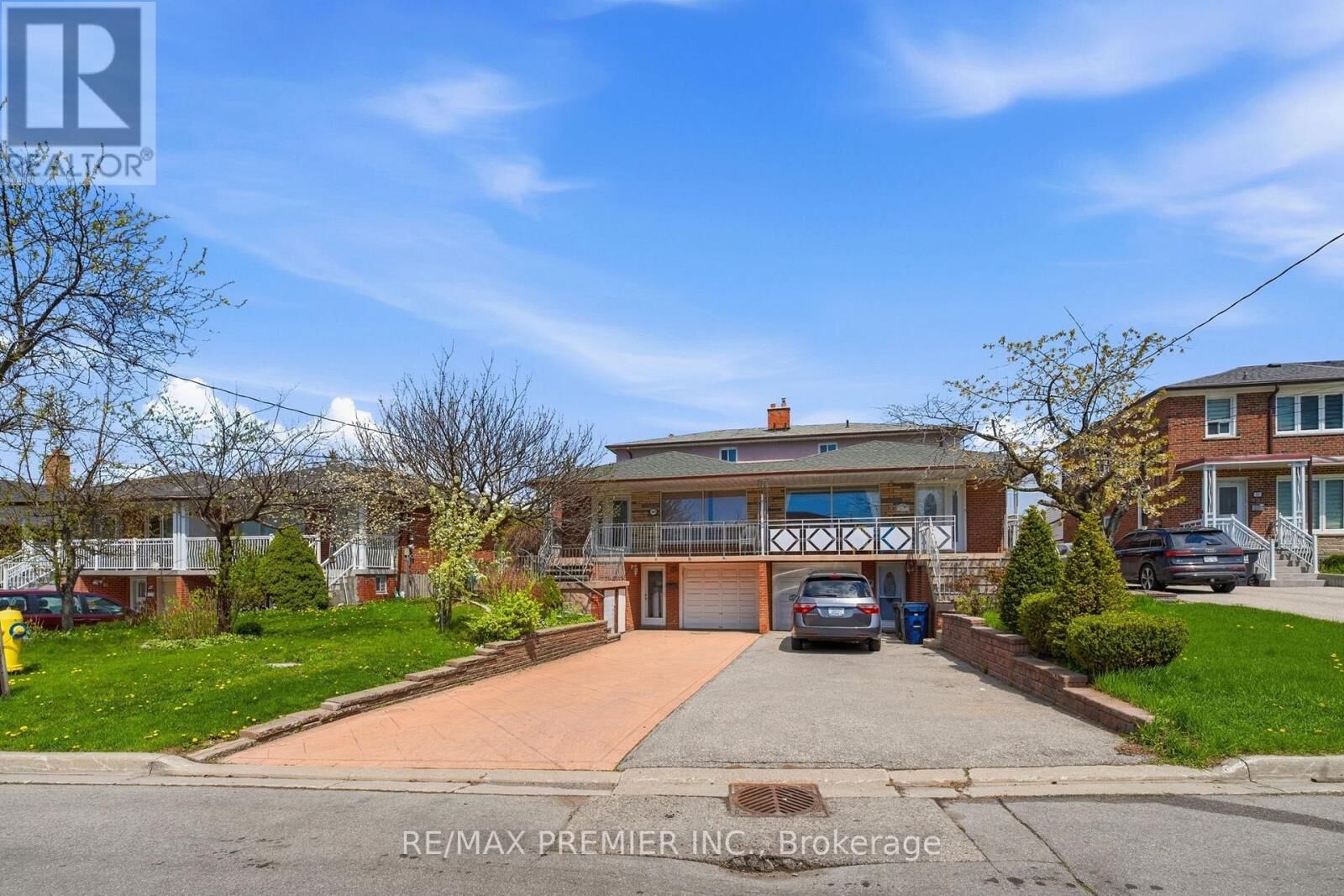 Property Photo:  40 Donofree Road  ON M6L 2P5 