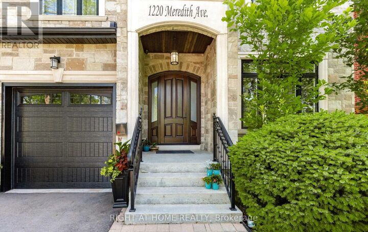 Property Photo:  1220 Meredith Avenue  ON L5E 2E3 