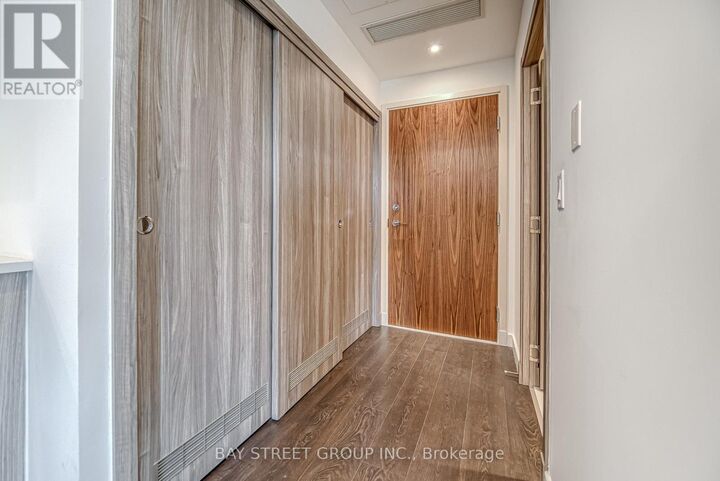 Property Photo:  27 McMahon Drive 602  ON M2K 0J2 