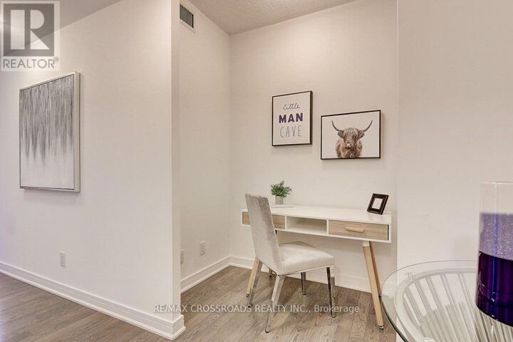 Property Photo:  9201 Yonge Street 1704  ON L4C 6Z2 
