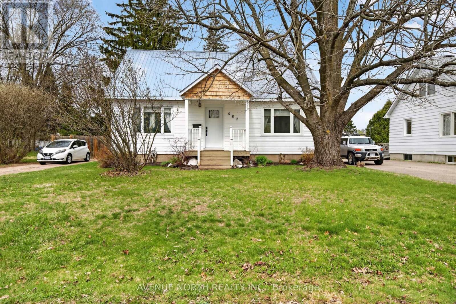 Property Photo:  587 Roy Street West  ON K8A 6R6 