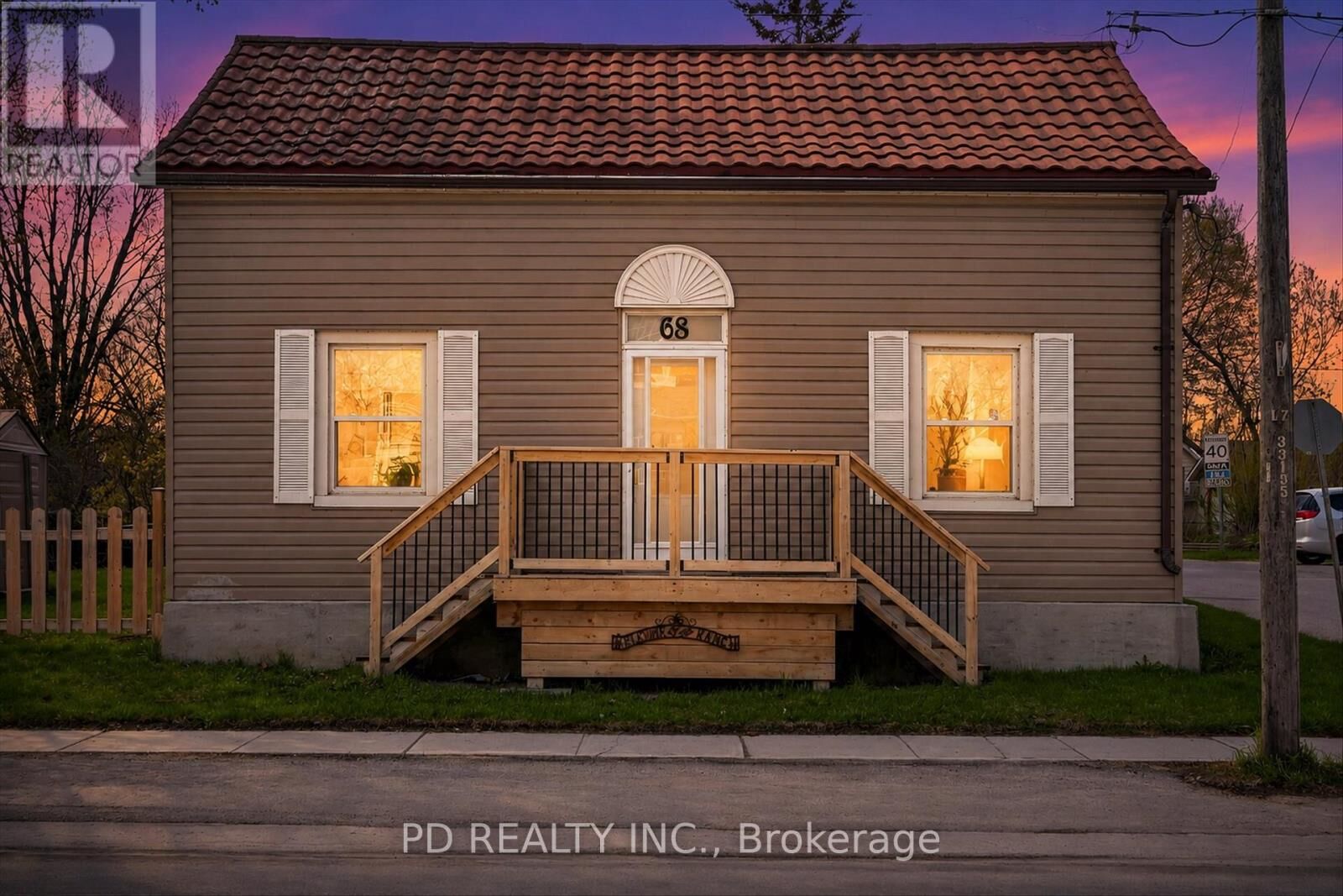 Property Photo:  68 King Street East  ON K0L 2W0 