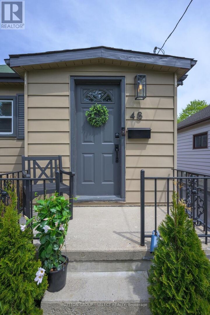 Property Photo:  48 Barker Street  ON N5Y 1X6 