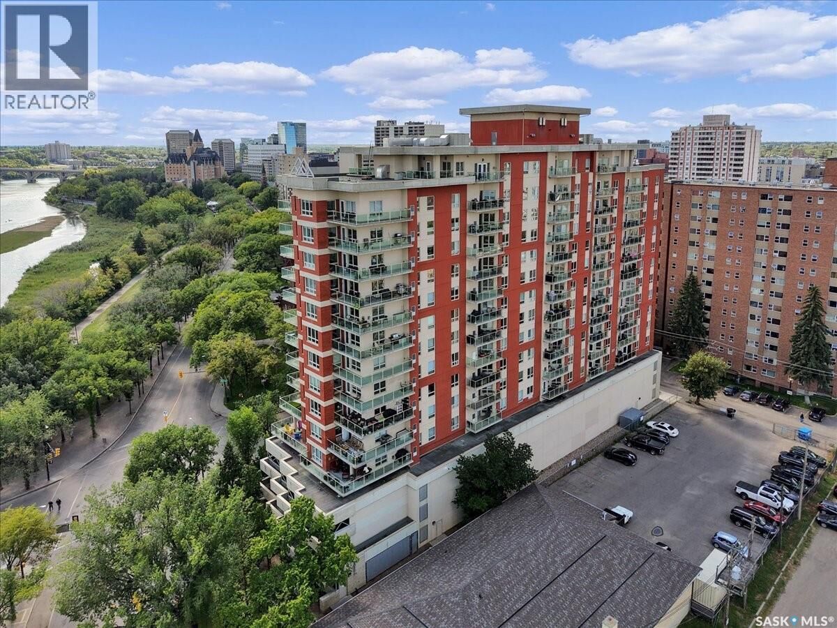 Property Photo:  909 902 Spadina Crescent E  SK S7K 0G8 