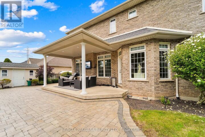 Property Photo:  8018 Cathedral Drive  ON L2H 2Z2 
