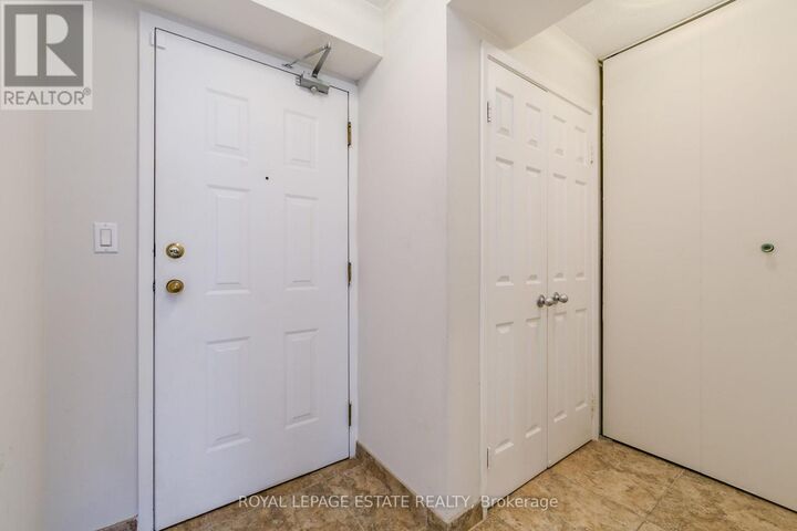 Property Photo:  222 The Esplanade 606  ON M5A 4M8 