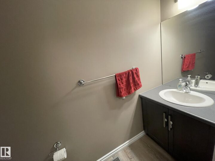 Property Photo:  871 Ebbers Crescent NW  AB T5Y 3V1 