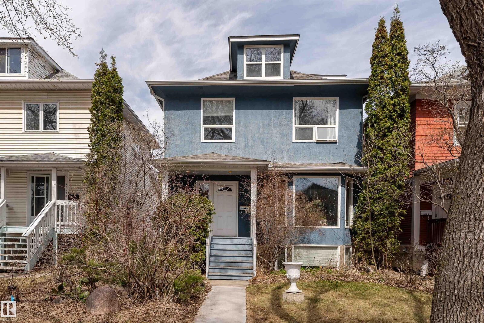Property Photo:  10956 81 Avenue NW  AB T6G 0S2 