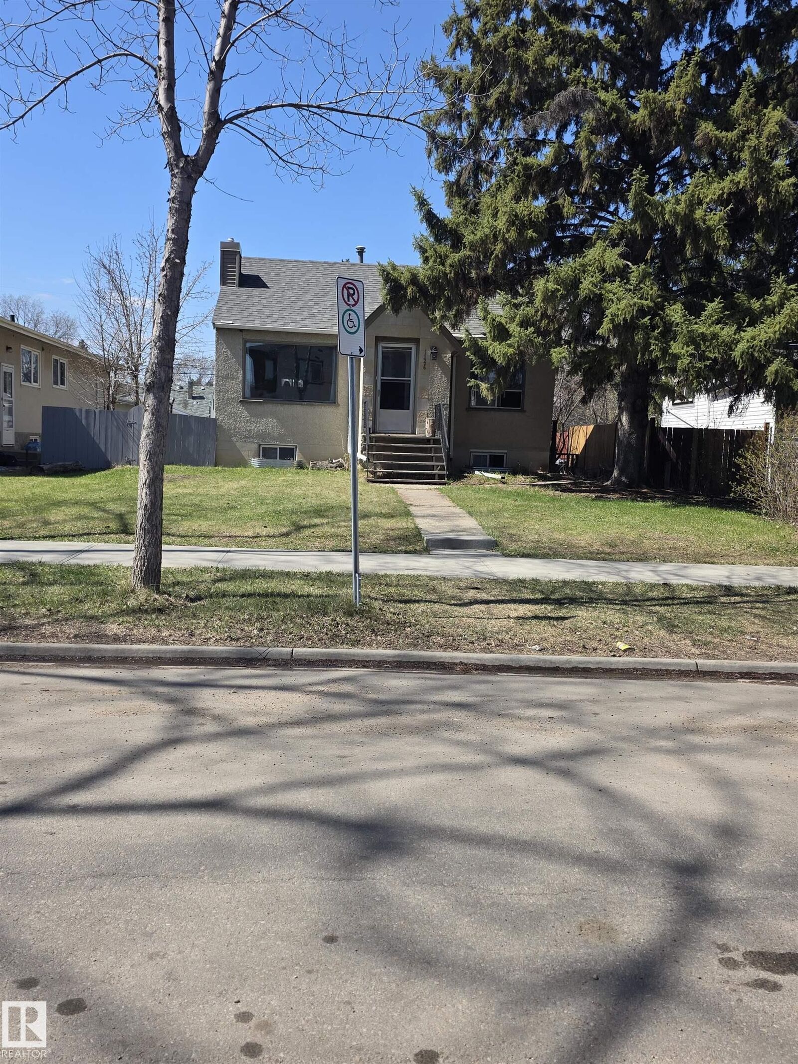 Property Photo:  11926 125 Street NW  AB T5L 0S2 