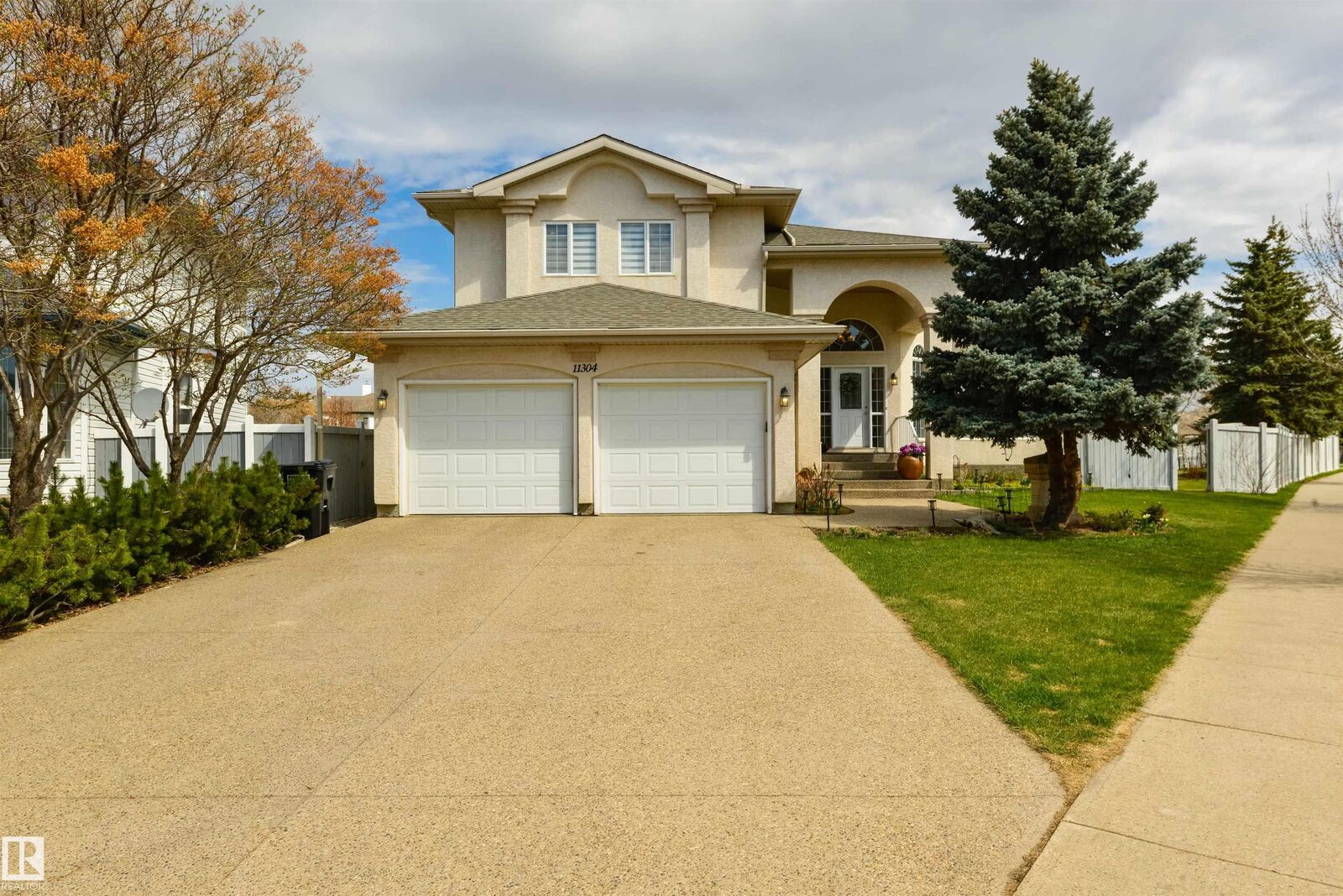 Property Photo:  11304 9 Avenue NW  AB T6J 6W4 