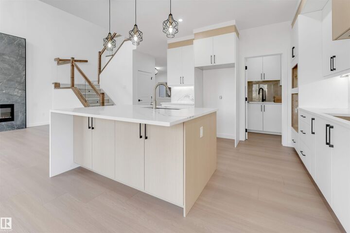 Property Photo:  138 Creekside Lane Lane  AB T9E 1T1 