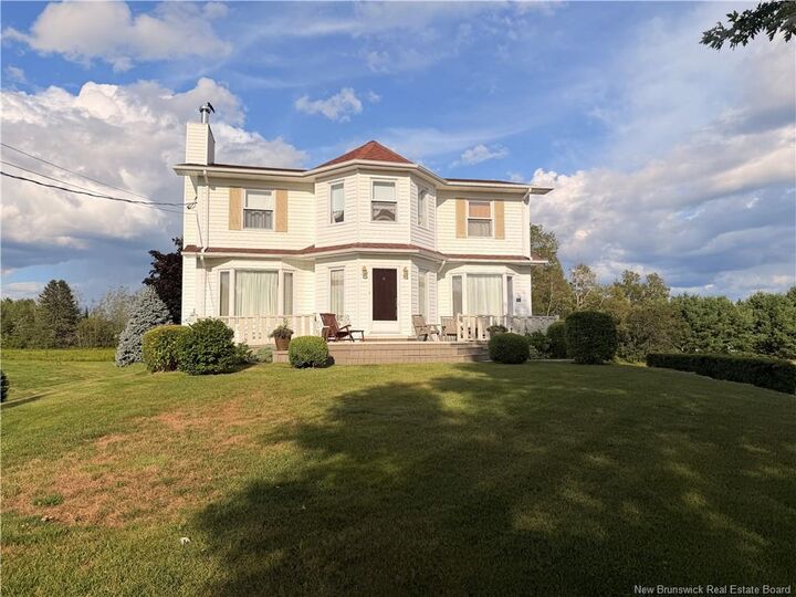 Property Photo: 154 Rue Savoie NB E9G 1W8