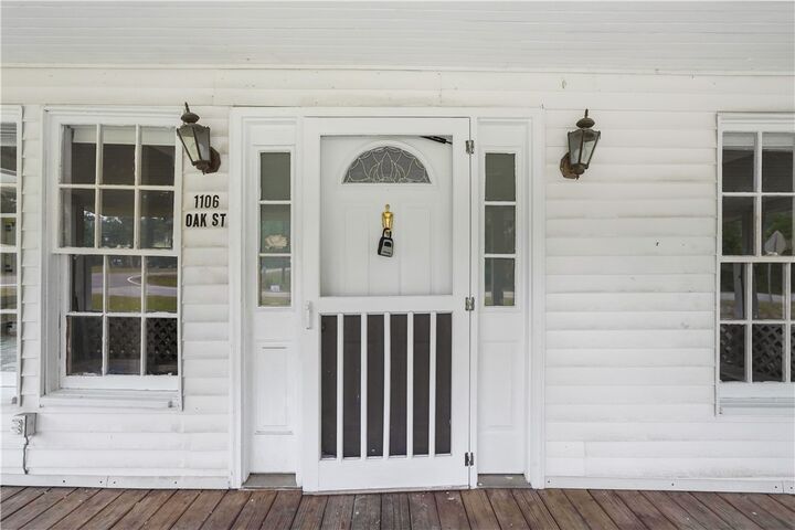 Property Photo: 1106 NW Oak Street GA 31331