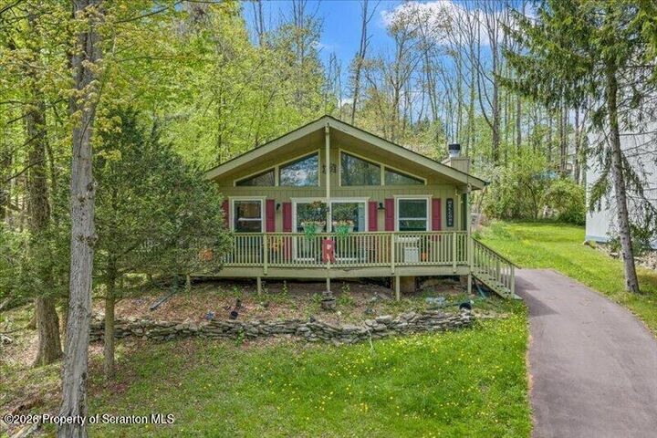 Property Photo:  109 Woodhill Lane  PA 18436 