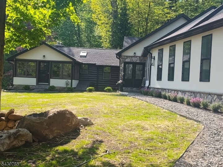 Property Photo:  47 Glenside Trl  NJ 07871 