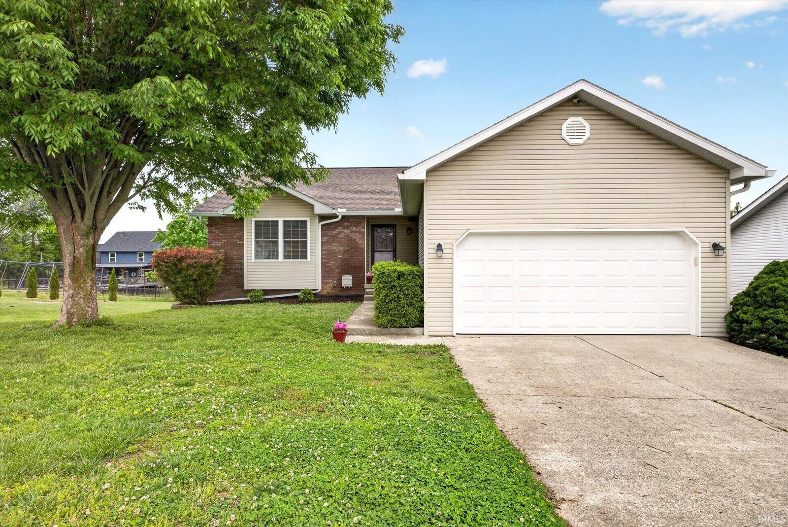 Property Photo:  4589 S Hummingbird Court  IN 47401 