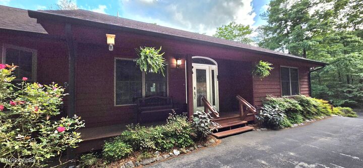 Property Photo: 229 Cobblestone Way TN 37882