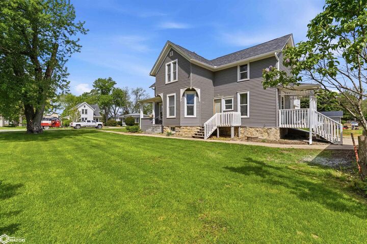 Property Photo:  1208 Main Street  IA 50112 