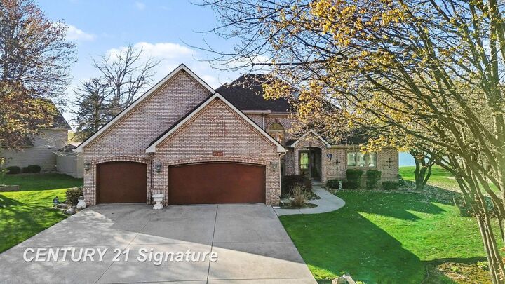 Property Photo:  1944 E Lake Circle Drive  MI 48609 