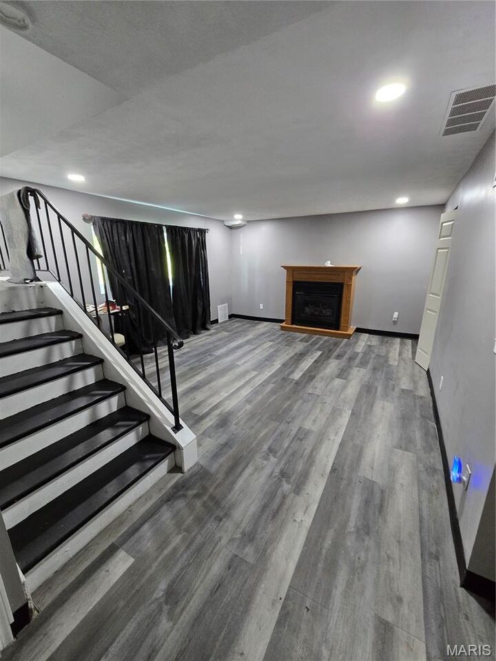 Property Photo:  2404 Farnham Court  MO 63033 