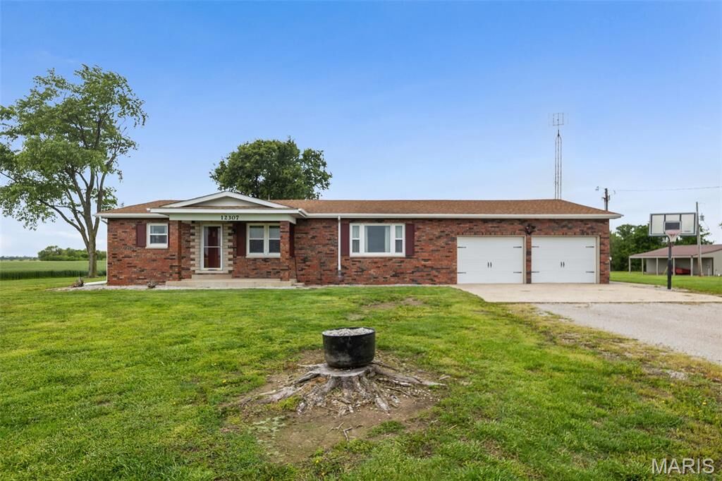 Property Photo:  12307 County Highway 27  IL 62263 