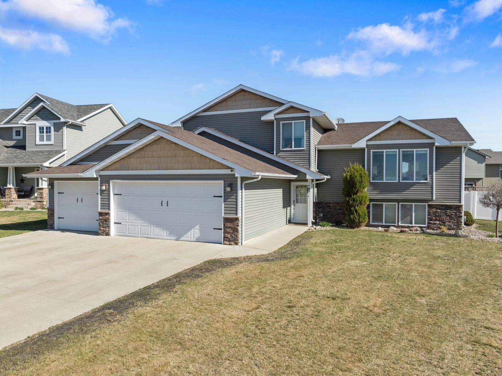 Property Photo:  2700 Heritage Ct  ND 58703 