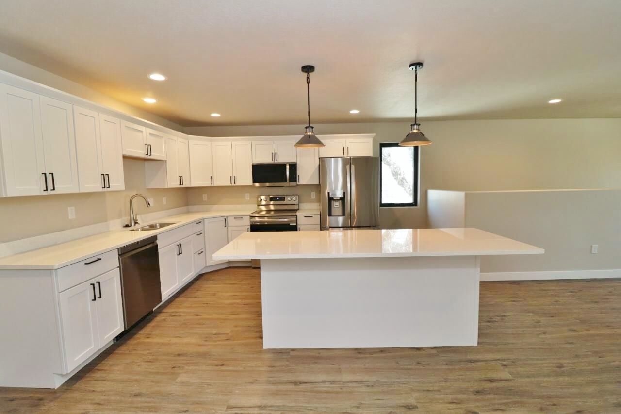 Property Photo: 608 14th St SE ND 58701