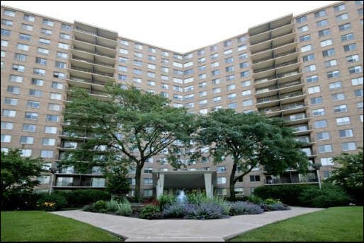 Property Photo:  7033 N Kedzie Avenue 1615  IL 60645 