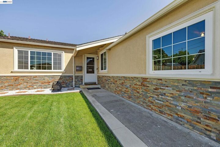 Property Photo:  577 Jonathan Way  CA 94587 