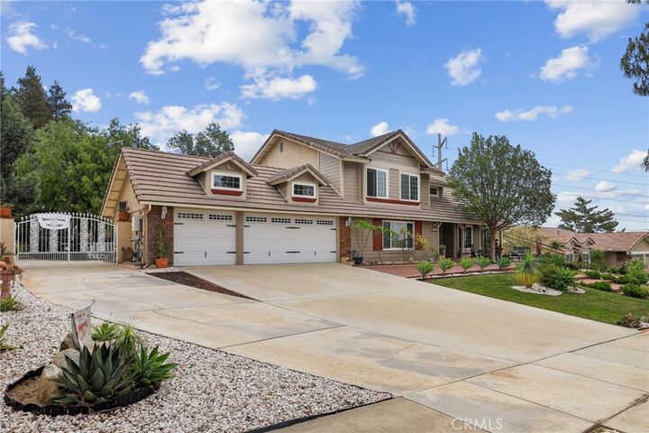 Property Photo:  2240 N Campus Avenue  CA 91784 
