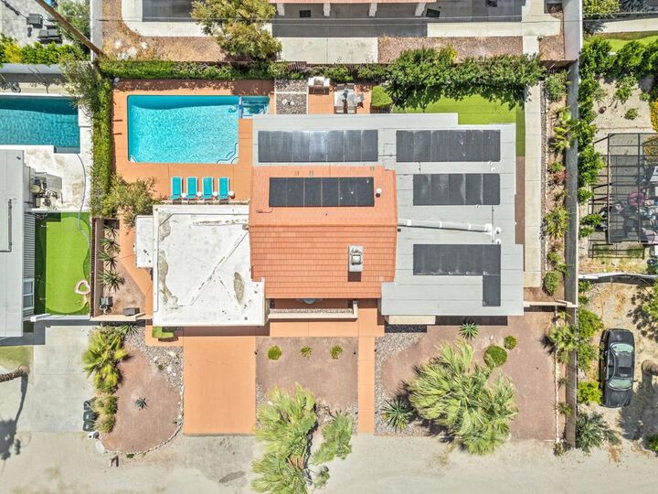 Property Photo:  377 Cabrillo Road  CA 92262 