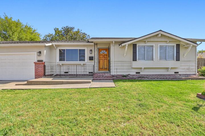 Property Photo:  2154 Meadowglen Avenue  CA 95832 