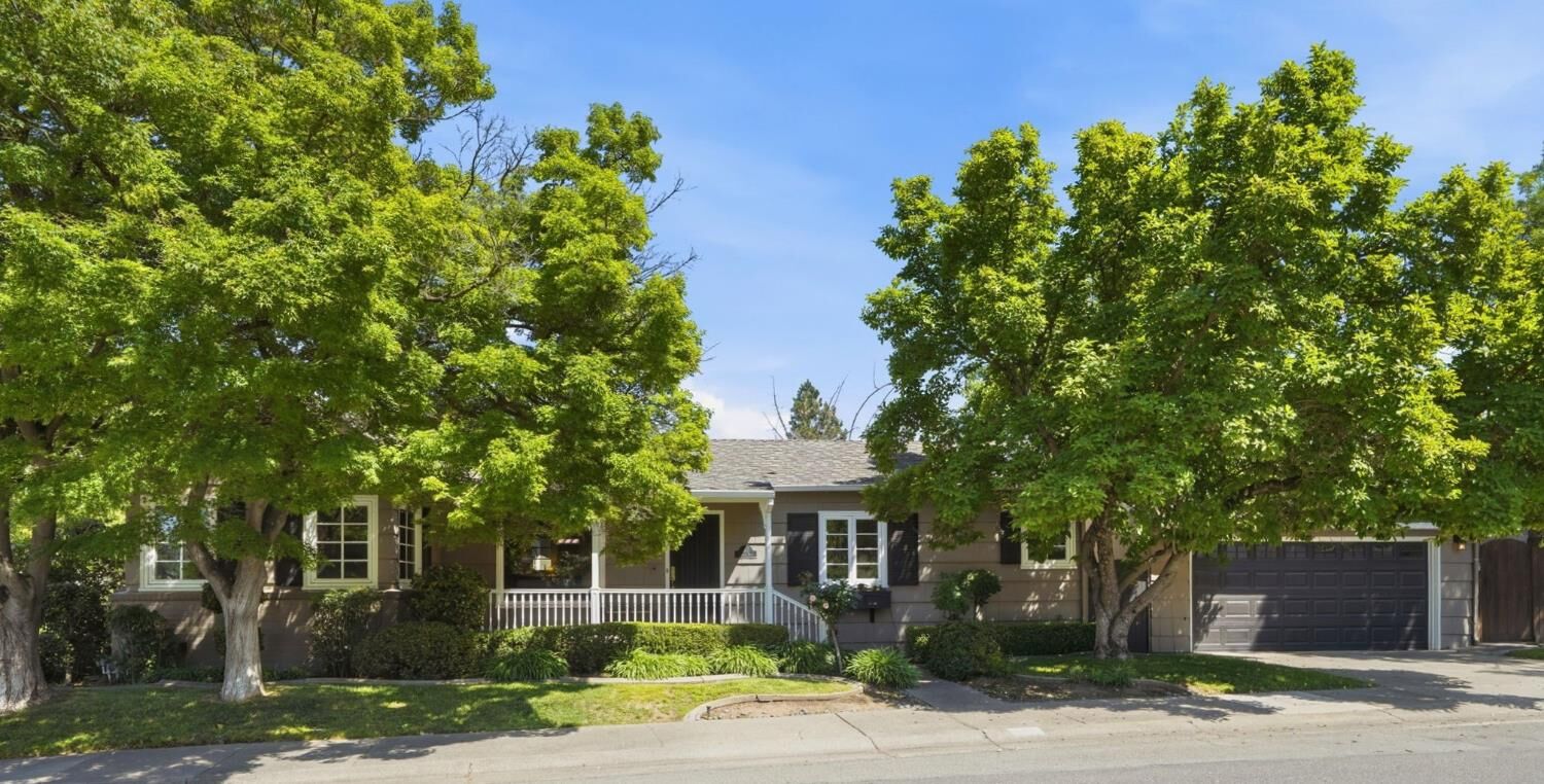 Property Photo:  301 Coloma Way  CA 95819 