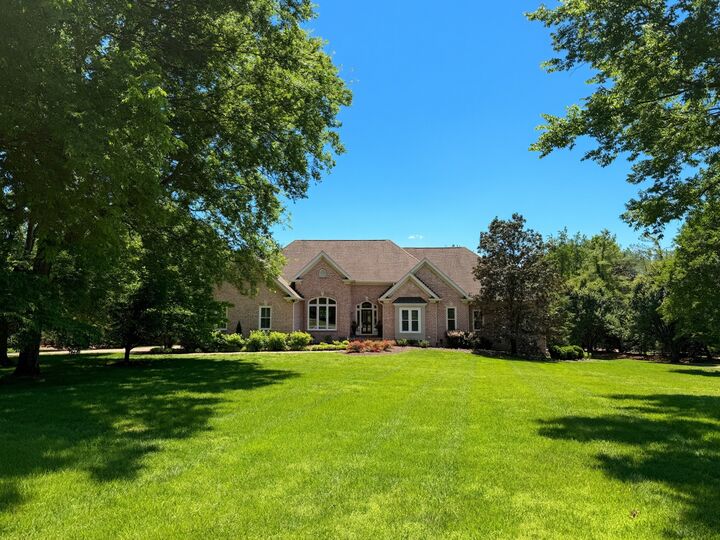 Property Photo:  201 Lake Ridge Ct  TN 37069 