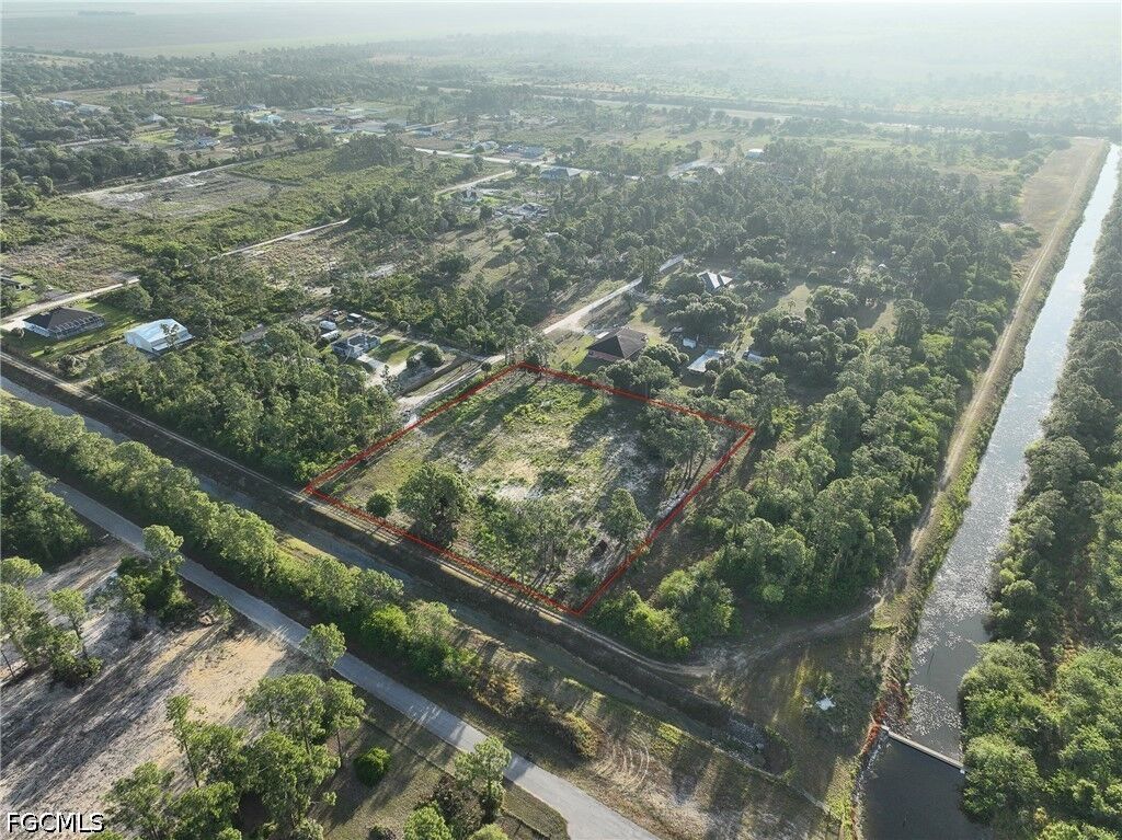 Property Photo:  7969 Canal Terrace  FL 33935 
