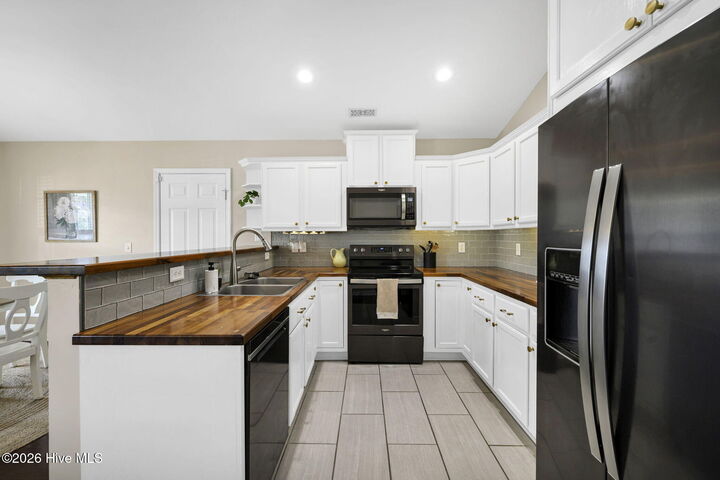 Property Photo:  7230 Copperfield Court  NC 28411 